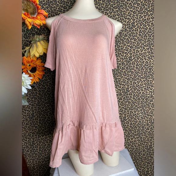 🌴3/$30🌴DOE & RAE Mauve Rayon Cold Shoulder Ruffle Flare Top NWT - Picture 3 of 8